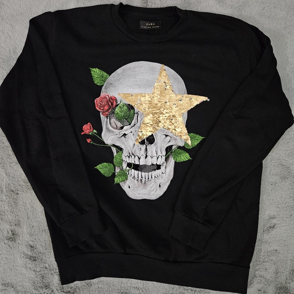 Black Sweater shirt, skull, sequin star gold/silver